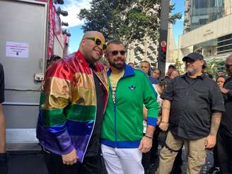 Tiago Abravanel e Fernando Poli na Parada LGBT+, em São Paulo