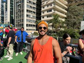 Marcus Vinicius, do BBB, participa da Parada do Orgulho LGBTQIA