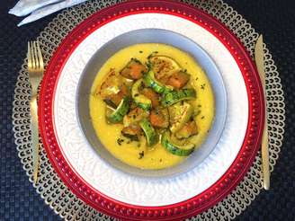 ABÓBORA, ABOBRINHA E LARANJA ASSADAS COM POLENTA