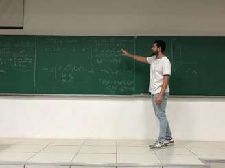 Reinaldo Resende em sala de aula