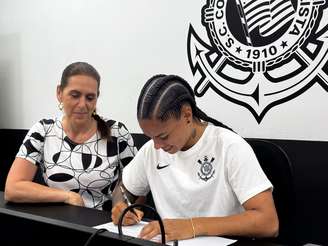 Recém-chegada, colombiana Robledo comenta sobre adaptação ao Corinthians. 