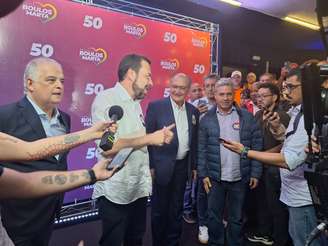 Guilherme Boulos ao lado de Geraldo Alckmin, Márcio França e Paulo Teixeira.