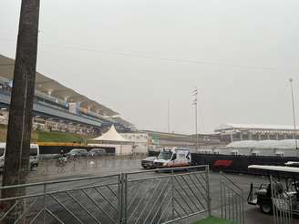 Chuva recai sobre Interlagos