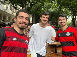 Torcida do Flamengo reunida no Leblon