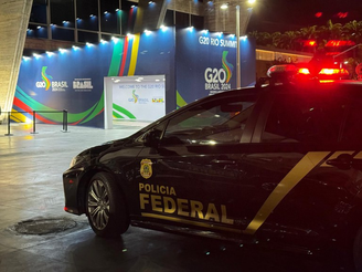 Carro da Polícia Federal em frente à Cúpula do G20