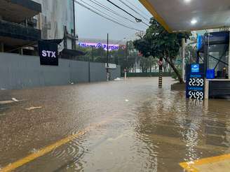 Ponto de alagamento na rua Caiowaá,sportingbet retiradaPerdizes, após a forte chuva que atingiu a zona oeste de São Paulo na tarde desta sexta-feira, 24