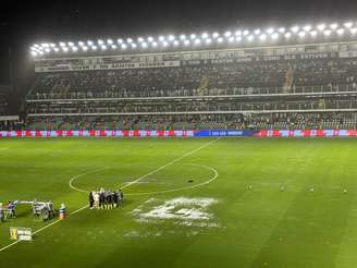 Chuva adia início de Santos x São Paulo
