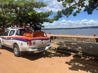 Funcionários da Prefeitura em trabalho na Represa do Broa