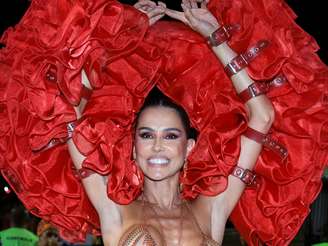 Deborah Secco no ensaio do Salgueiro