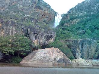 Cachoeira Véu de Noiva, localizada no rio Brumado, em Livramento de Nossa Senhora, na Bahia