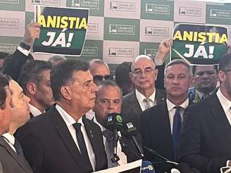 Oposição ao governo Lula fez coletiva de imprensa para falar sobre denúncia contra Bolsonaro nesta quarta-feira, 19
