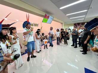 Indígenas de várias etnias realizam a dança do toré na inauguração do serviço de saúde indígena em Santo André (SP), no ABC Paulista.