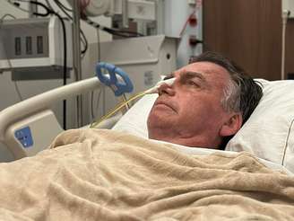 O ex-presidente Jair Bolsonaro (PL) segue internado no Hospital DF Star