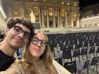 Gabriela Bittencourt e o namorado, Nilo Rocha, na Basílica de São Pedro, no Vaticano