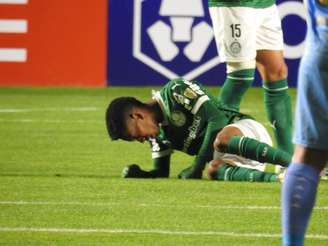 Estêvão, do Palmeiras, passou mal com altitude em La Paz e preocupa ao vomitar em campo