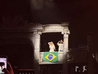 Lady Gaga e Nicolas durante show no Rio de Janeiro