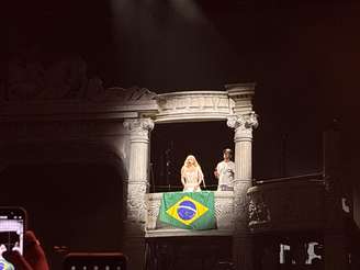 Lady Gaga e bandeira do Brasil