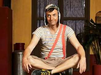 Pablo Cruz vive Roberto Bolaños em 'Chespirito: Sem Querer Querendo'