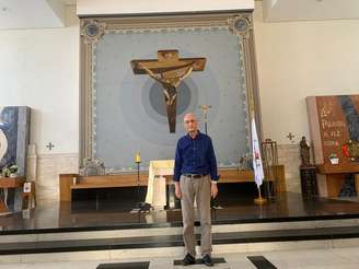 Frei Pelayo no altar da Paróquia Santa Rita, na zona norte de São Paulo