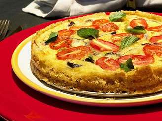 QUICHE LOW CARB DE GRÃO-DE-BICO COM TOMATE E MANJERICÃO