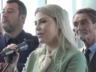 Barbara Berlusconi em pronunciamento público (Foto: Reprodução)
