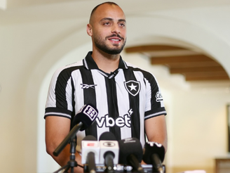 Arthur Cabral apresentado pelo Botafogo (Foto: Vítor Silva/ BFR)