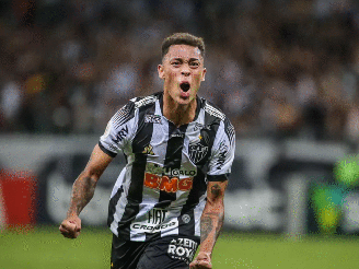Bruninho, meio-campista, em ação pelo Atlético-MG 