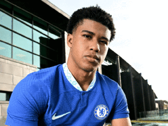 Andrey Santos anunciado pelo Chelsea 
