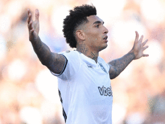 Igor Jesus, do Botafogo, comemorando gol sobre o PSG no Mundial 