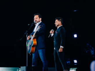 Zezé Di Camargo e Luciano fazem nova apresenteção (foto: Reprodução/Instagram)