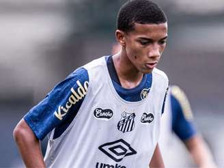 Robson Júnior, filho de Robinho, desperta atenção internacional (Foto: Raul Baretta / Santos FC)
