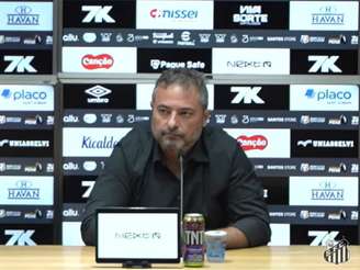 Alexandre Mattos em apresentação como novo executivo do Santos (Foto: Reprodução)