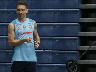 Léo Ortiz treinando pelo Flamengo (Foto: Gilvan de Souza/Flamengo)