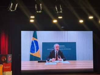 André Corrêa do Lago em participação remota em evento do Insper para o lançamento o programa Cidade +2°C