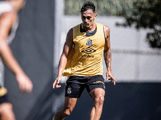 Diego Pituca em ação pelo Santos 