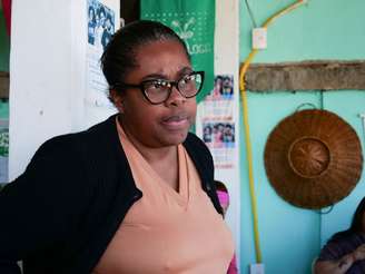 Participante de encontro sobre turismo regenerativo no Morro da Babilônia, zona sul do Rio de Janeiro.