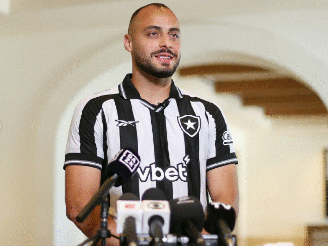 Arthur Cabral apresentado pelo Botafogo 