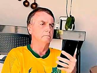 Jair Bolsonaro mandou recado a participantes de ato no Rio e vídeo foi compartilhado pelo filho Flávio nas redes