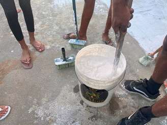 Tinta térmica caseira é barata e fácil de preparar. Proporciona isolamento térmico e custa dez vezes menos do que no mercado.