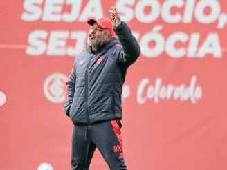 Roger Machado comanda treino do Internacional no CT Parque Gigante 