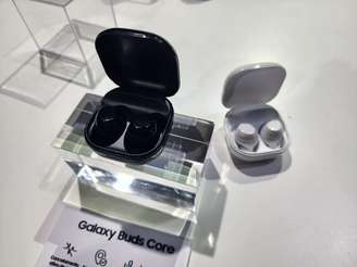 Samsung lança fones Galaxy Buds Core no Brasil, mais baratos, com IA e tradução simultânea