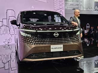 Nissan Elgrand e Ivan Spinoza