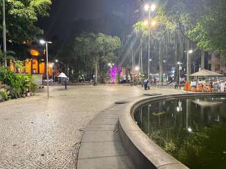 Largo do Machado ficou vazio na noite desta terça-feira por causa do medo dos moradores