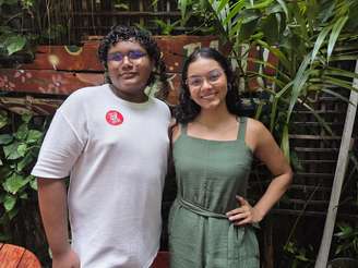 O jovem ativista Esmael Tavares e a cofundadora da COP das Baixadas Ruth Ferreira na sede do Gueto Hub, no bairro do Jurunas