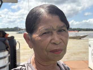 De batom rosa e olhar de quem já viveu muito, Maria Iracema conta sobre sua trajetória como catadora