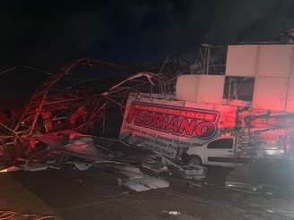 Cenário é de destruição após passagem de tornado em Rio Bonito do Iguaçu, no Paraná