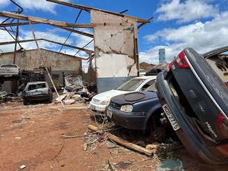 Tornado causou destruição em diversas cidades do Paraná.