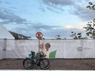 Bicicleta, que é um transporte não poluente, parece ter sido esquecida na COP30