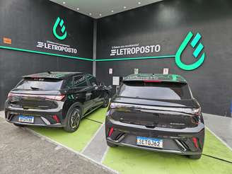 BYD Dolphin GS: dois exemplares no mesmo carregador de Itanhaém