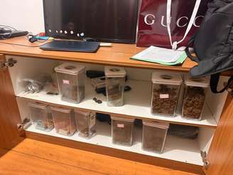 Imagem divulgada pela polícia mostra drogas porcionadas para entrega na casa de um dos alvos da operação